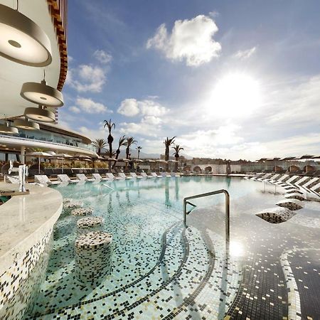 فندق هارد روك تينيريفي أذيخي المظهر الخارجي الصورة The pool at the hotel