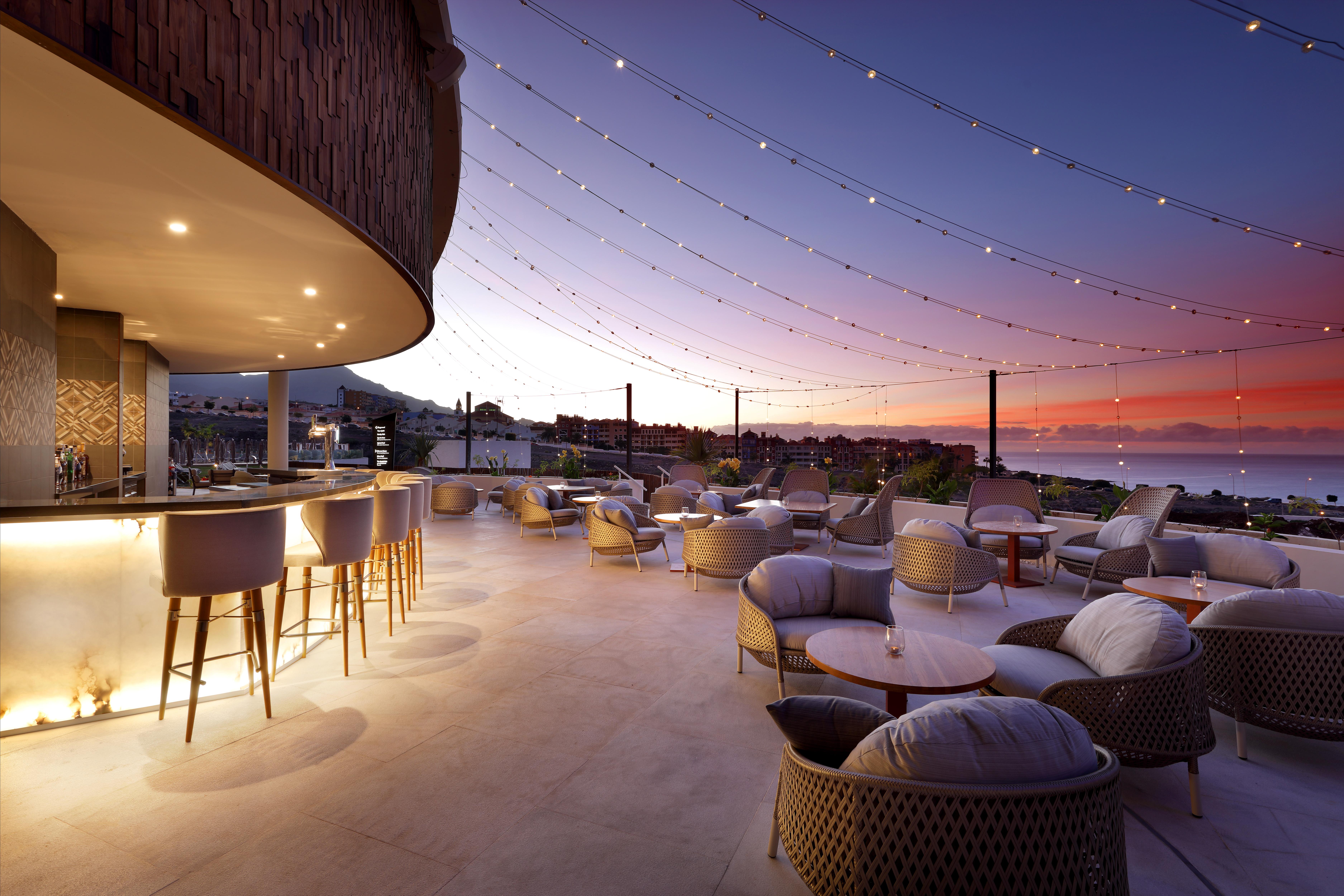 فندق هارد روك تينيريفي أذيخي المظهر الخارجي الصورة The bar at the top of the hotel