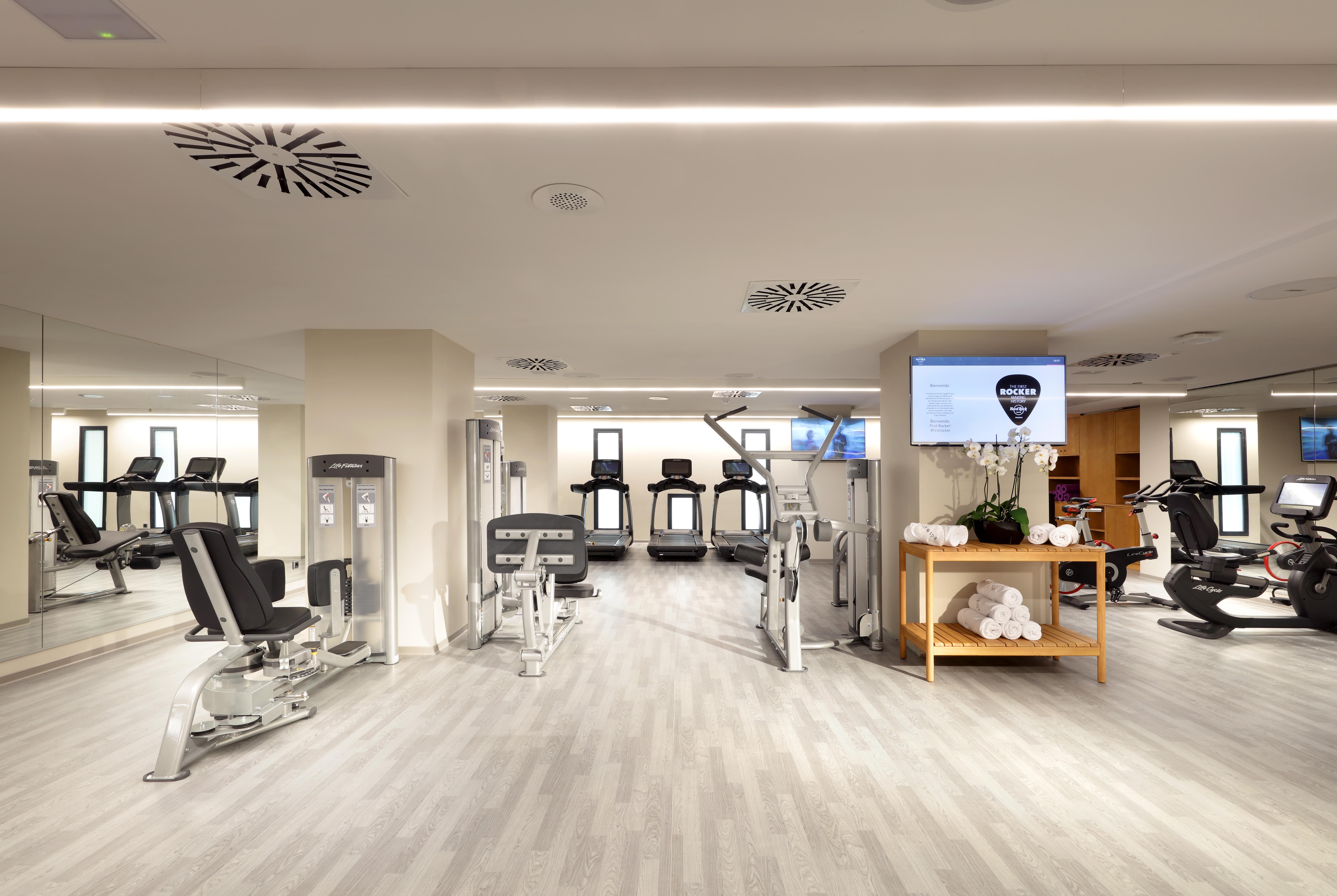 فندق هارد روك تينيريفي أذيخي المظهر الخارجي الصورة The gym at the hotel