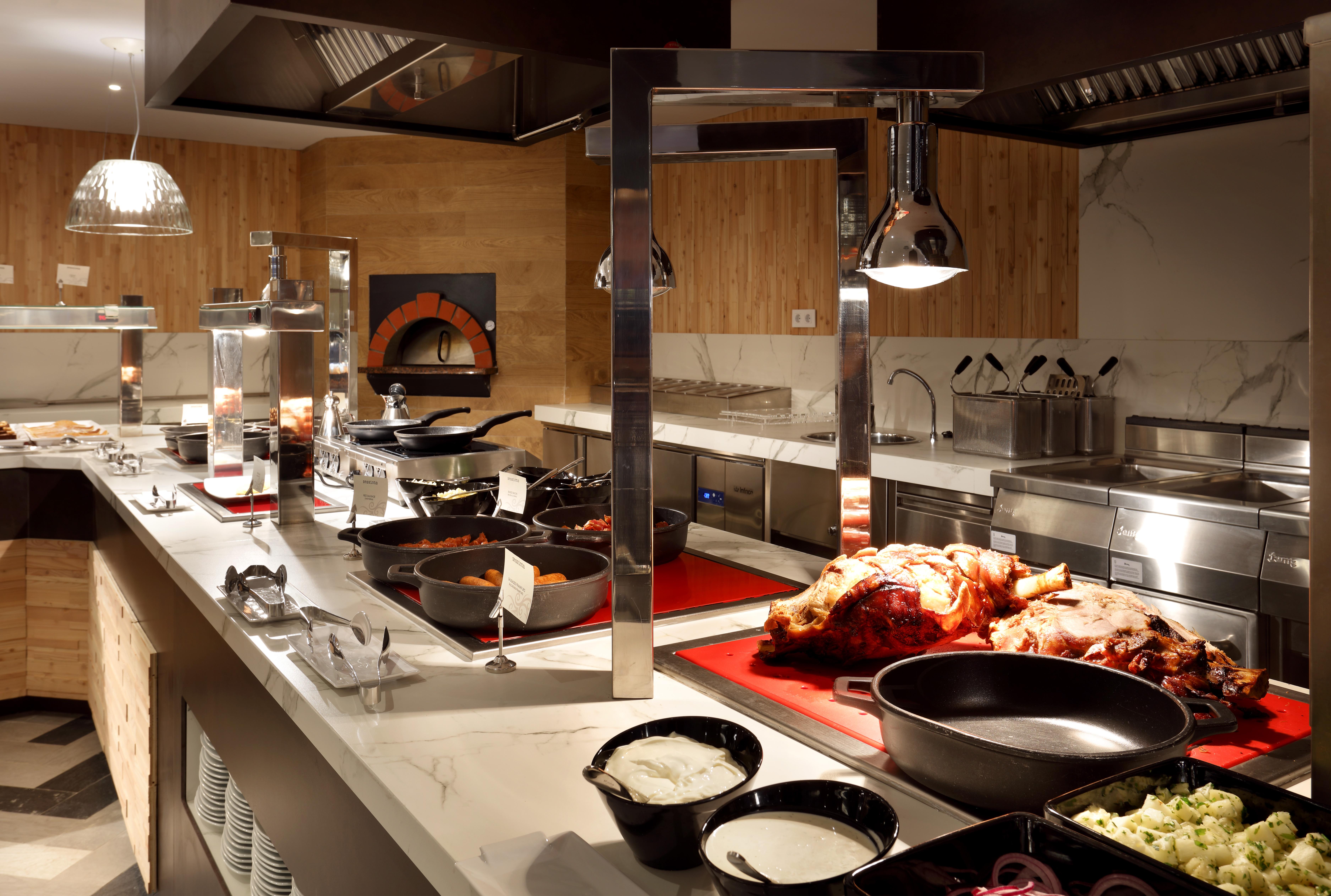 فندق هارد روك تينيريفي أذيخي المظهر الخارجي الصورة A buffet at a hotel