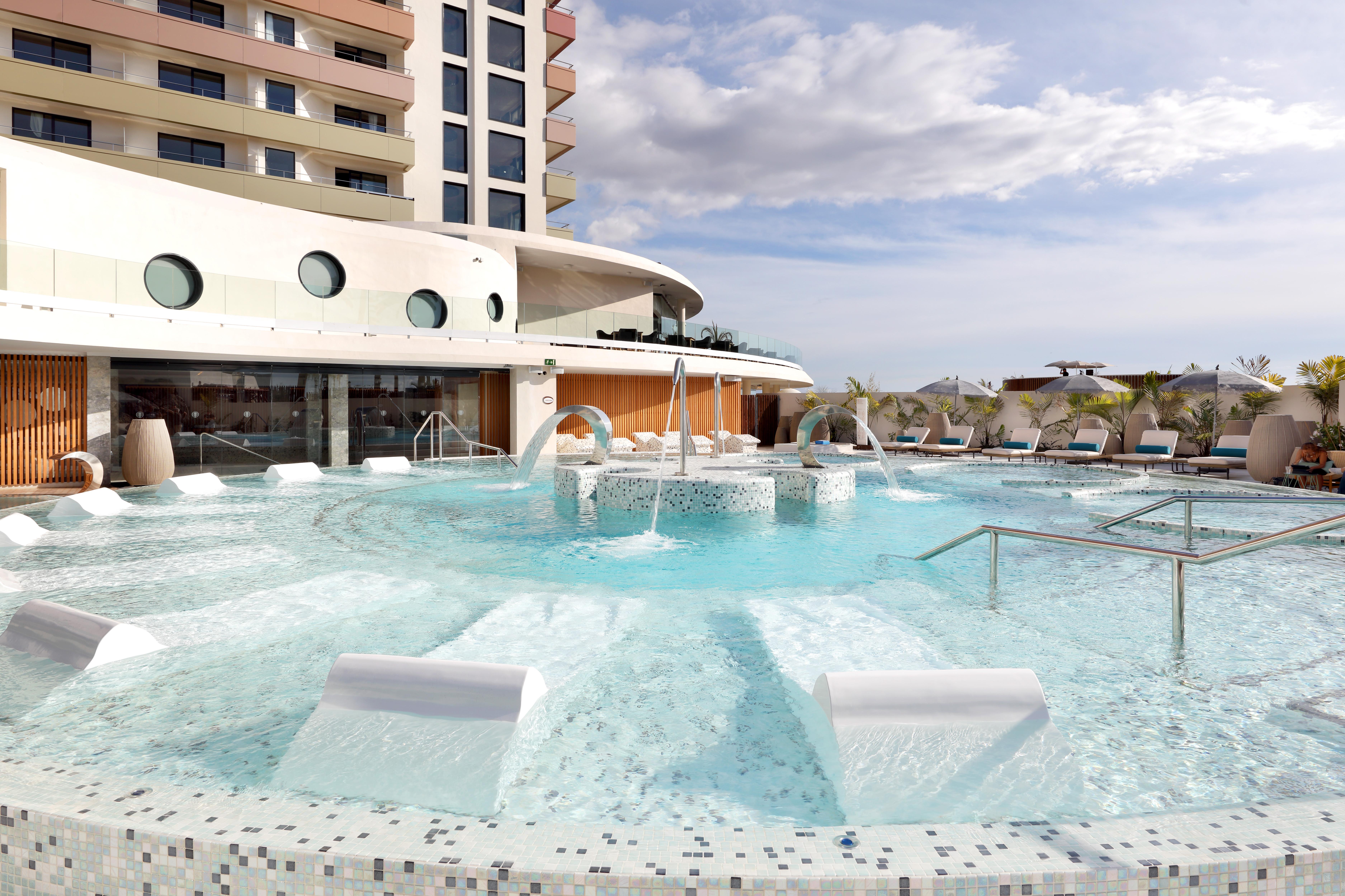 فندق هارد روك تينيريفي أذيخي المظهر الخارجي الصورة The swimming pool at the hotel