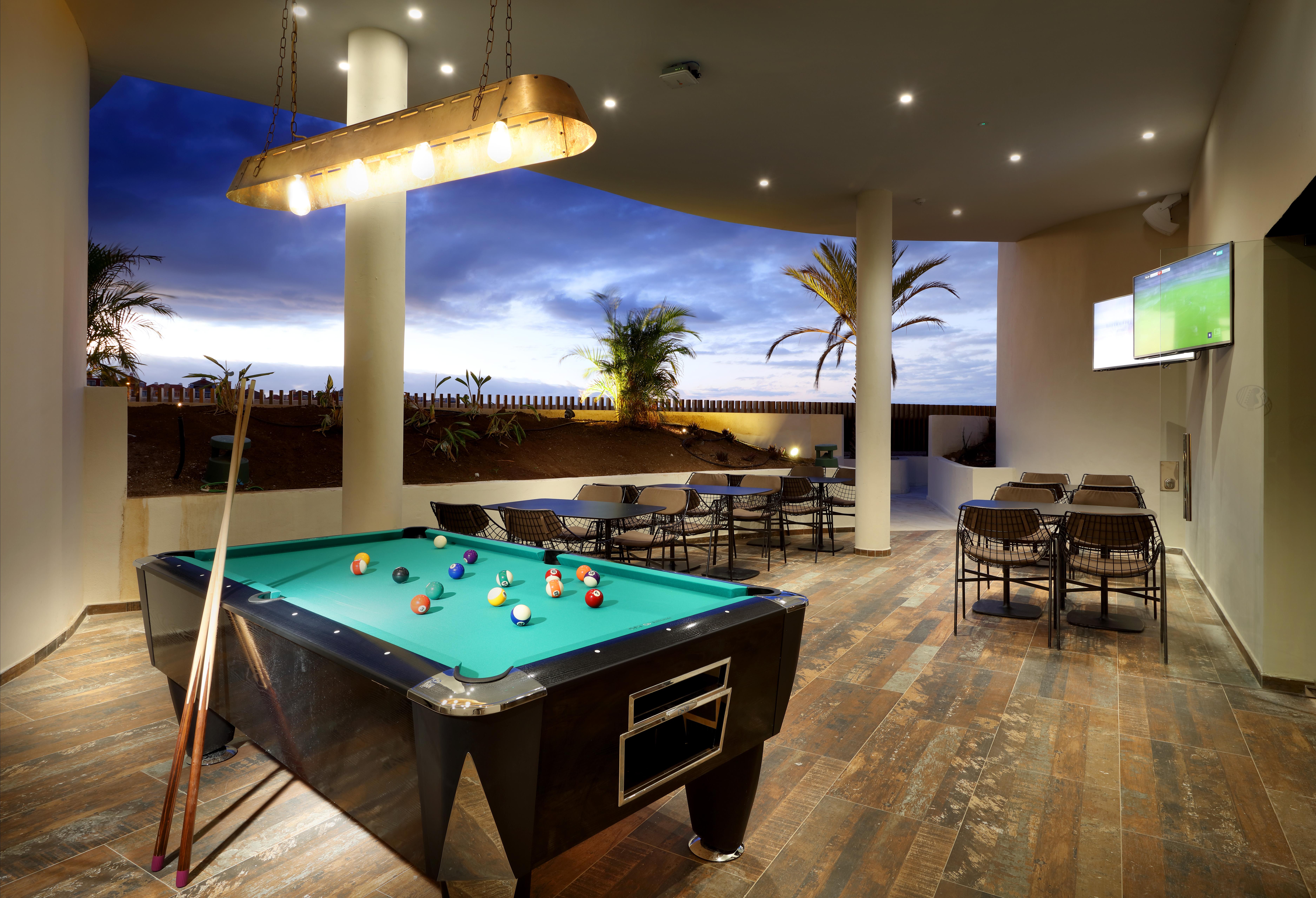 فندق هارد روك تينيريفي أذيخي المظهر الخارجي الصورة The pool table at the 2011 FIFA Club World Cup